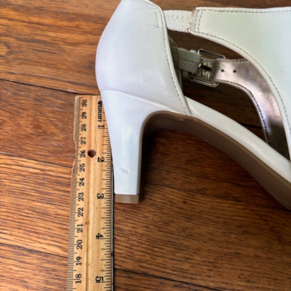 Cream Bandolino heels/shoes - Picture 8 of 9